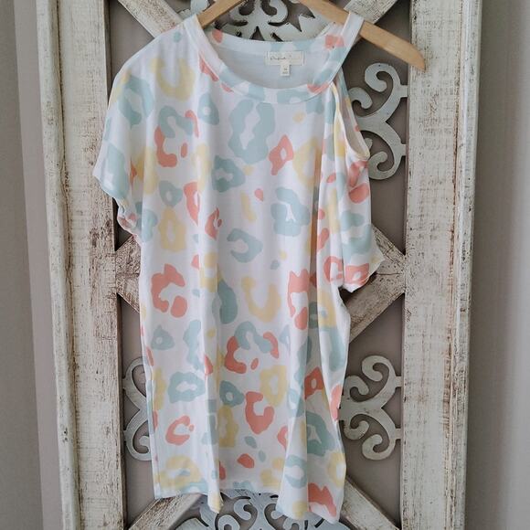 Perfect Peach Women's Short Sleeve Cold Shoulder Dolman T-Shirt Pastel Leopard - Picture 5 of 8